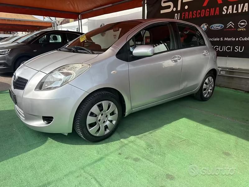Usata Toyota Yaris Sol 84 CV (61 kW) 2007 Grigio Utilitaria
