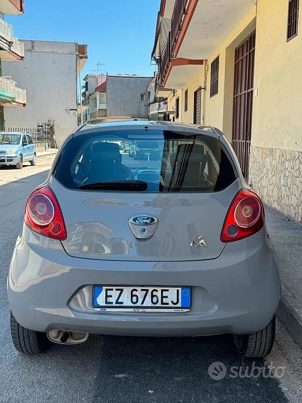 Usata Ford Ka 69 CV (50 kW) 2015 Grigio Utilitaria