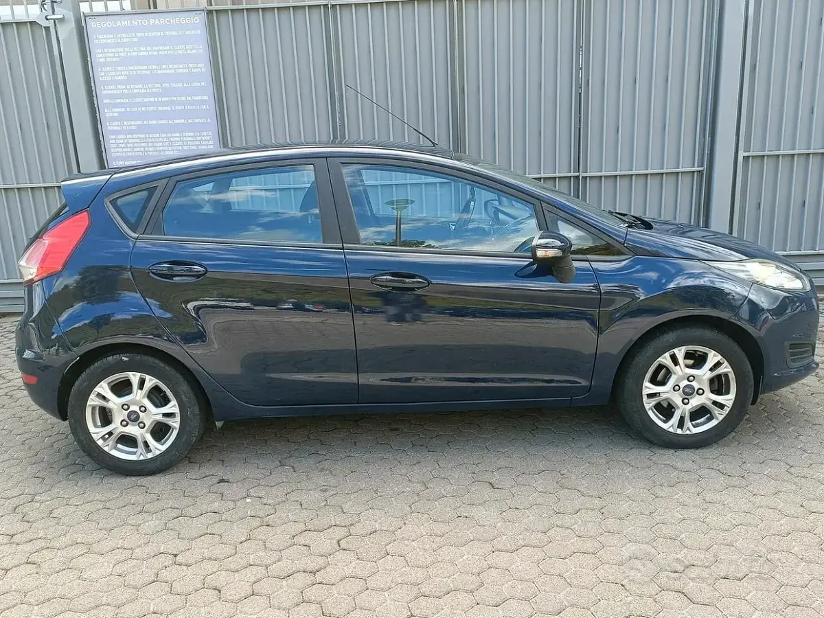 Usata Ford Fiesta 80 CV (58 kW) 2015 Blu Utilitaria