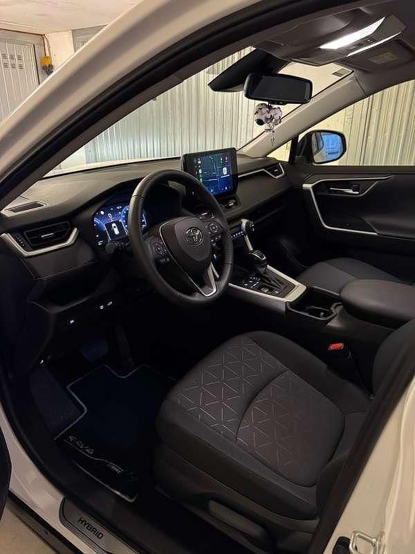 Usata Toyota RAV4 Hybrid Active 178 CV (130 kW) 2024 Bianco SUV