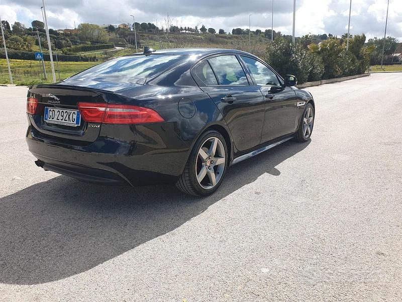 Usata Jaguar XE R-Sport 180 CV (132 kW) 2015 Nero Berlina