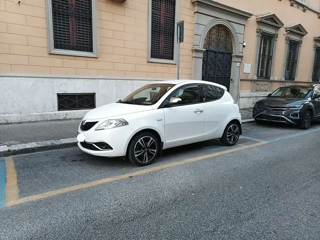 Usata Lancia Ypsilon Silver 69 CV (50 kW) 2017 Bianco Utilitaria