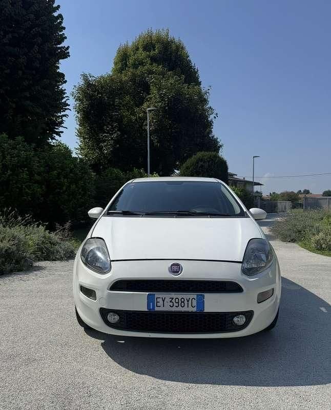 Usata Fiat Punto Lounge 77 CV (56 kW) 2015 Berlina