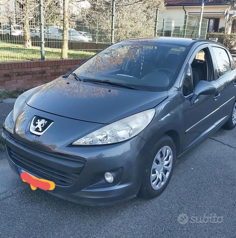 Grigio Usata 2012 Peugeot 207 Tre volumi | 3500 € (Buon prezzo) - Immagine 1/4