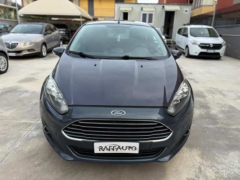 Usata Ford Fiesta Titanium 96 CV (70 kW) 2014 Blu Berlina