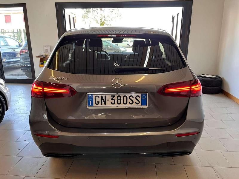 Usata Mercedes B180 Advanced Plus 116 CV (85 kW) 2023 Grigio montagna Monovolume