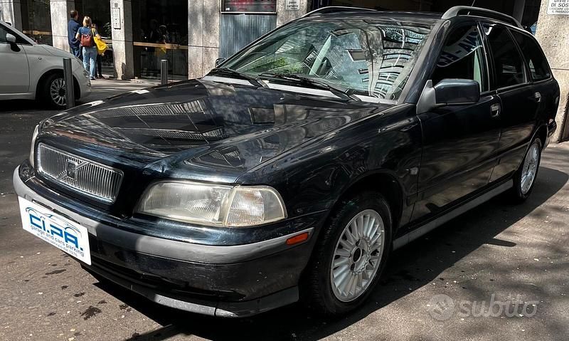 Usata Volvo V40 140 CV (102 kW) 1997 Nero Station wagon