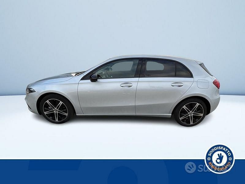 Usata Mercedes A180 Advanced Plus 116 CV (85 kW) 2023 Argento metallizzato Berlina