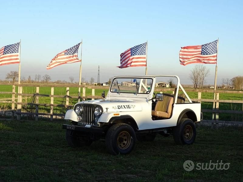 Bianco Usata 1983 Jeep CJ SUV | 12.000 € - Immagine 1/4