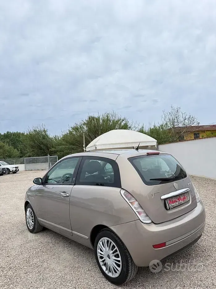 Usata Lancia Ypsilon 75 CV (55 kW) 2007 Marrone Utilitaria