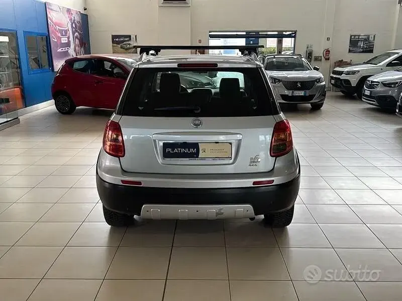 Usata Fiat Sedici Emotion 107 CV (78 kW) 2006 Grigio SUV