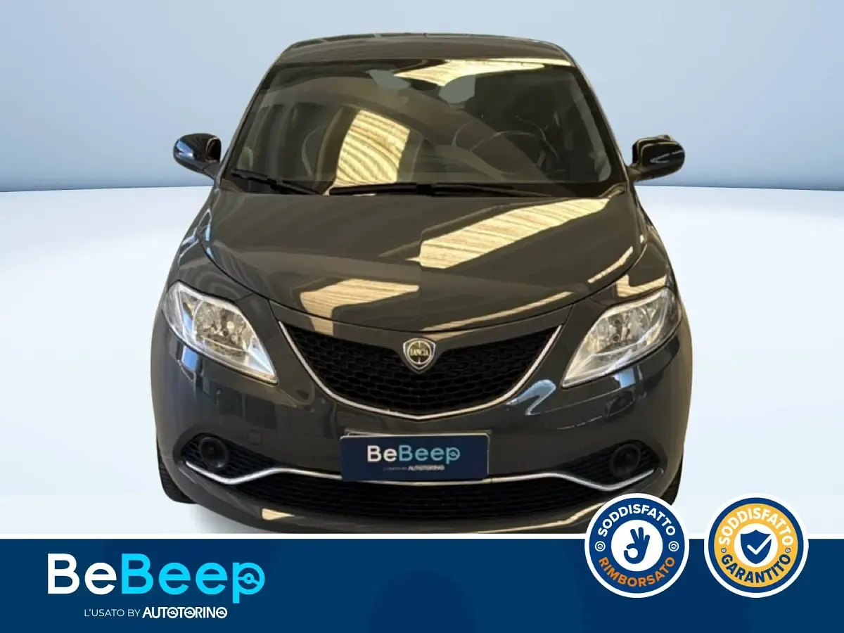 Usata Lancia Ypsilon Gold 69 CV (50 kW) 2015 Grigio metallizzato Utilitaria