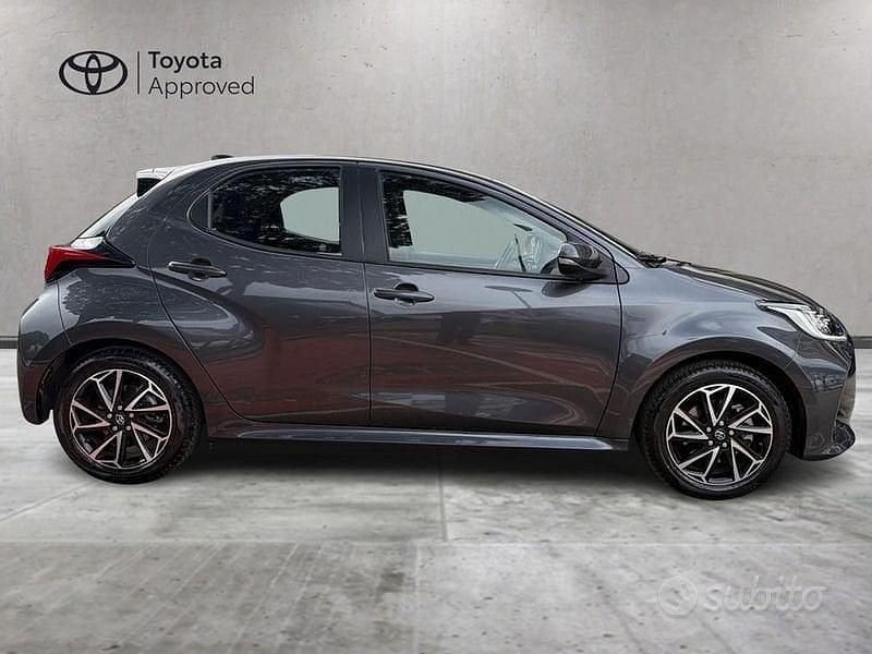 Usata Toyota Yaris Hybrid Trend 116 CV (85 kW) 2022 Grigio Berlina