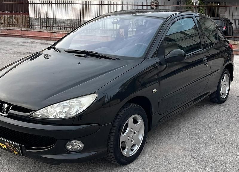 Usata Peugeot 206 68 CV (50 kW) 2001 Utilitaria