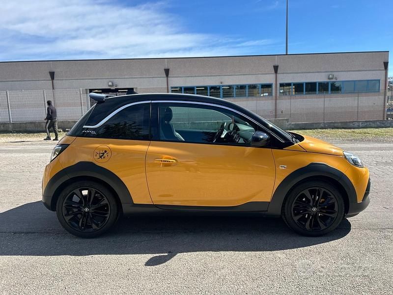Usata Opel Adam Rocks Rocks 70 CV (51 kW) 2018 Giallo Utilitaria