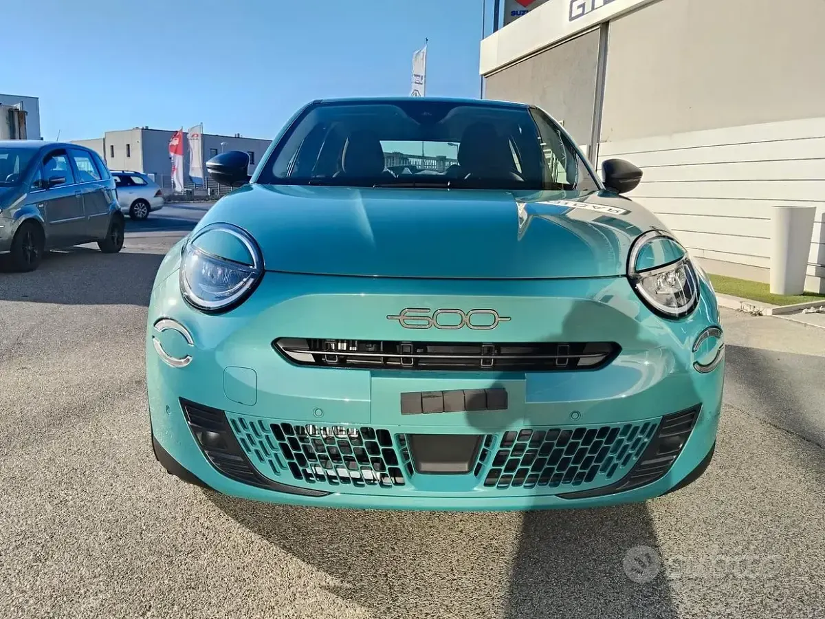 Nuova Fiat 600 Pop 100 CV (73 kW) 2026 Arancione SUV