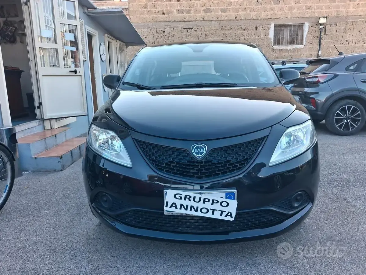Usata Lancia Ypsilon 69 CV (50 kW) 2018 Nero Utilitaria