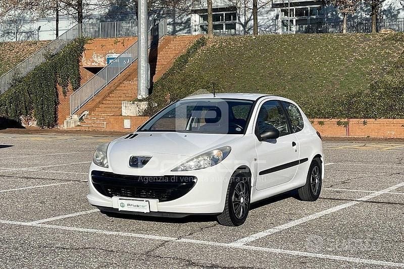 Bianco Usata 2010 Peugeot 206+ Due volumi | 3880 € (Buon prezzo) - Immagine 1/4