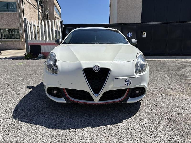 Usata Alfa Romeo Giulietta Distinctive 170 CV (125 kW) 2010 Bianco Utilitaria