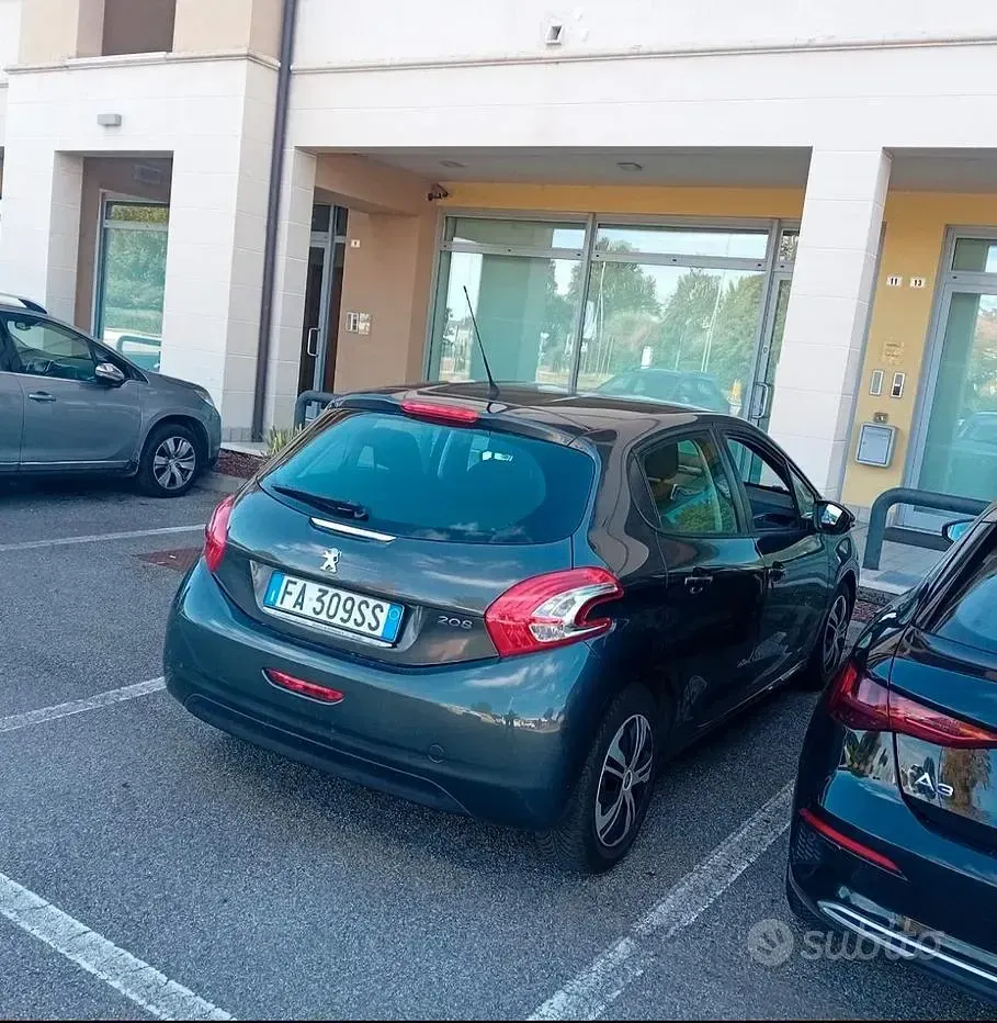 Usata Peugeot 208 95 CV (69 kW) 2015 Utilitaria