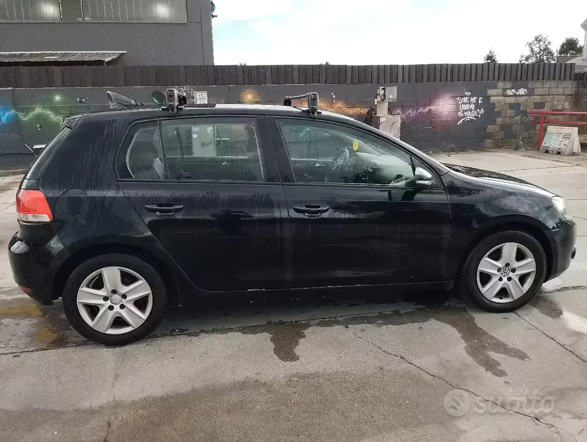 Usata VW Golf VI 105 CV (77 kW) 2010 Nero Utilitaria