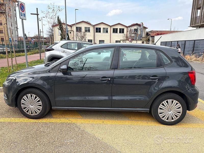 Usata VW Polo Comfortline 75 CV (55 kW) 2017 Grigio Berlina