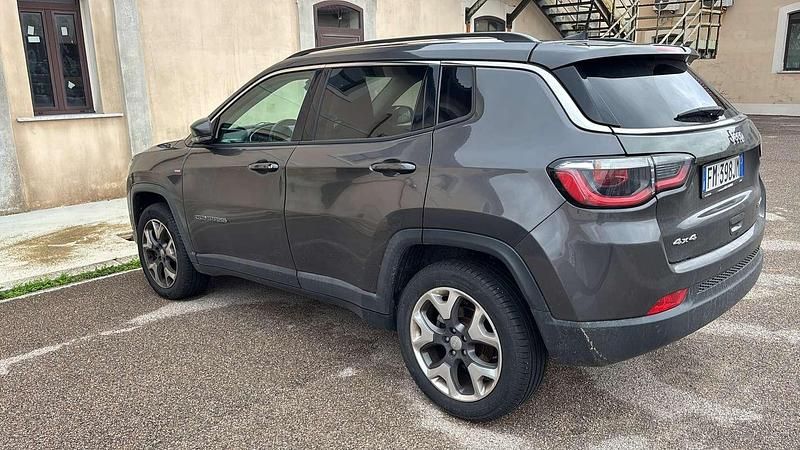 Usata Jeep Compass Limited 140 CV (102 kW) 2017 Grigio SUV