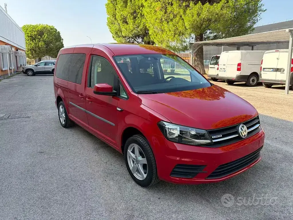 Usata VW Caddy Maxi Life 110 CV (80 kW) 2020 Rosso Monovolume