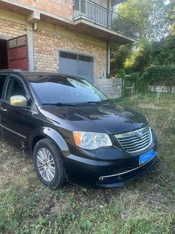 Usata Lancia Voyager 163 CV (119 kW) 2012 Nero Monovolume