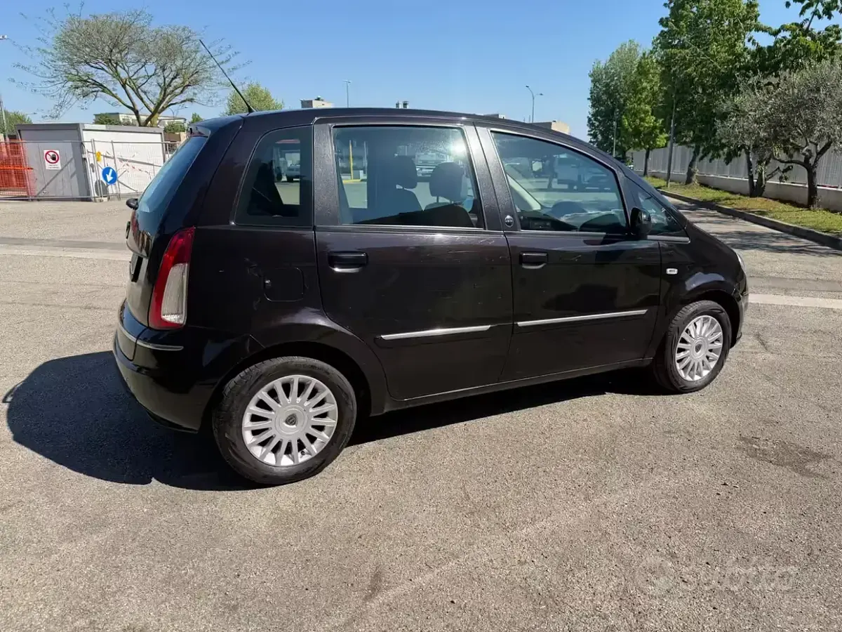 Gebraucht Lancia Musa 77 PS (56 kW) 2012 Schwarz Van / Kleinbus