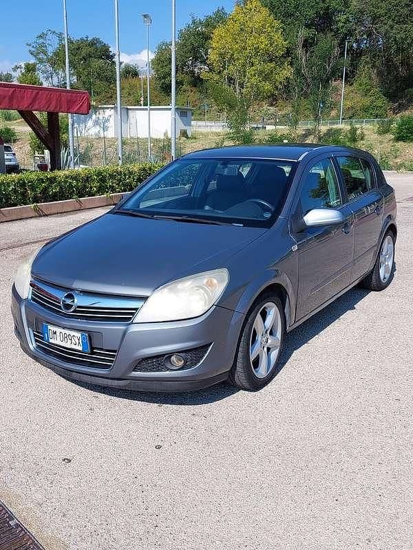 Usata 2008 Opel Astra Cosmo Tre volumi | 1200 € (Ottimo prezzo) - Immagine 1/4