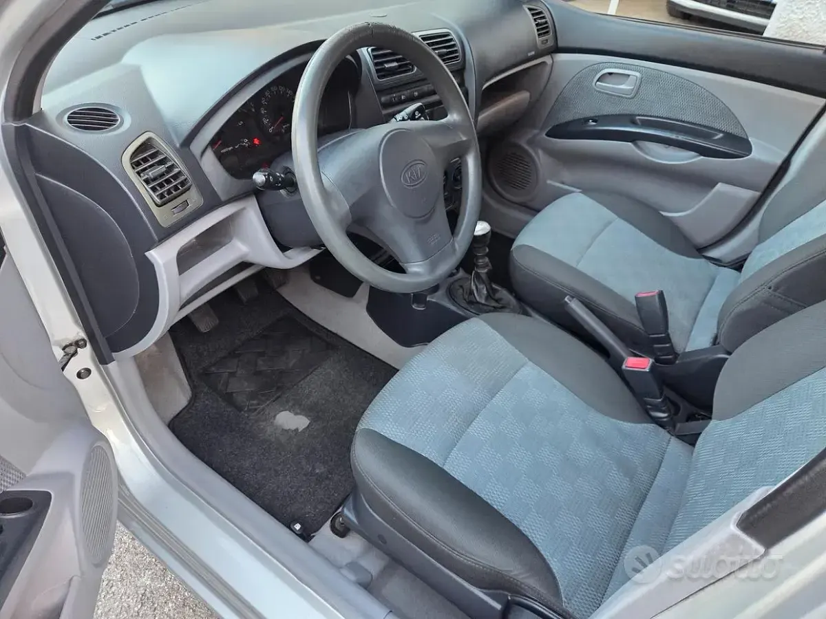 Usata Kia Picanto 75 CV (55 kW) 2006 Grigio Utilitaria