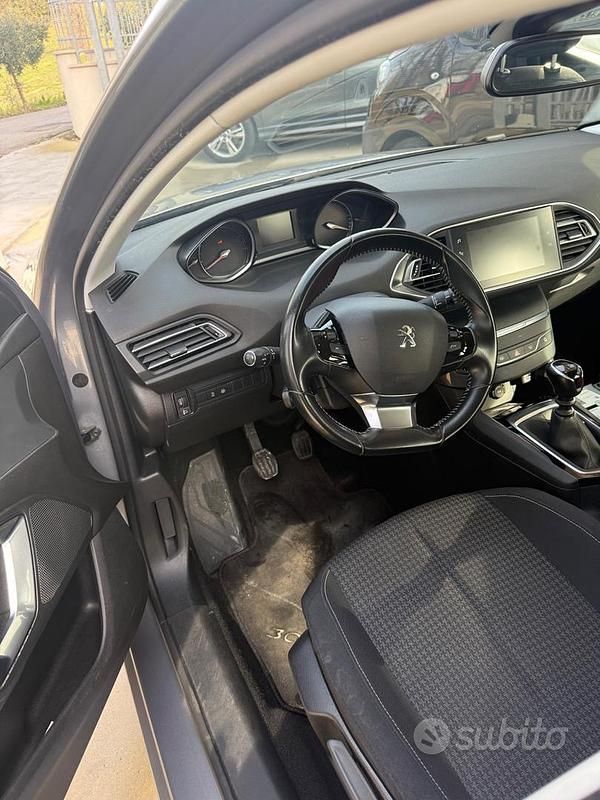 Usata Peugeot 308 Active 130 CV (95 kW) 2019 Marrone Station wagon