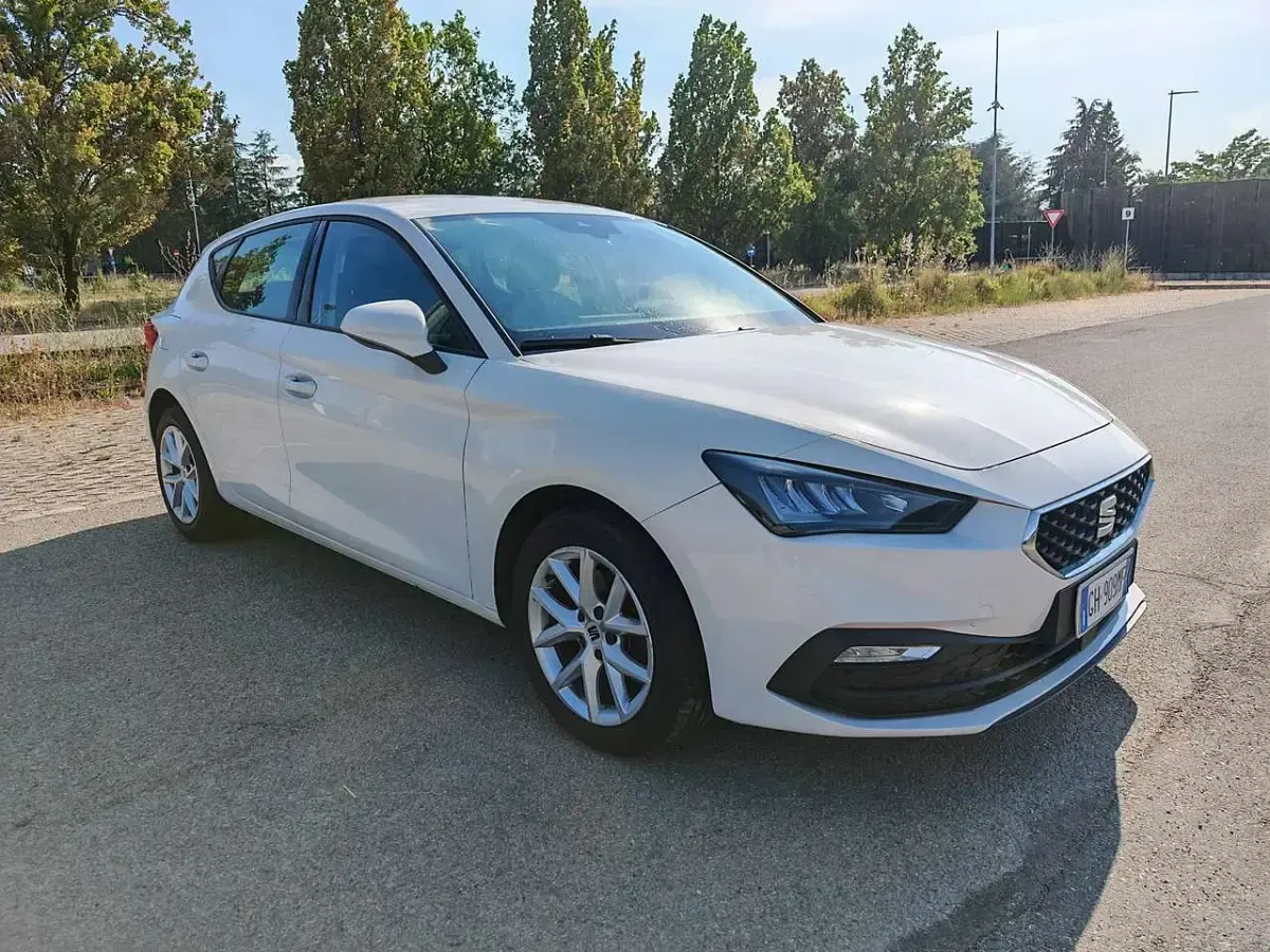 Usata Seat Leon Business 116 CV (85 kW) 2022 Bianco Berlina