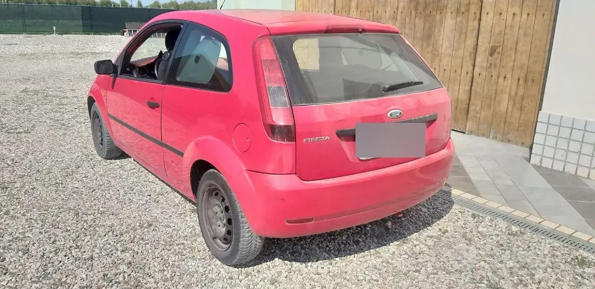 Usata Ford Fiesta 75 CV (55 kW) 2005 Rosso Utilitaria