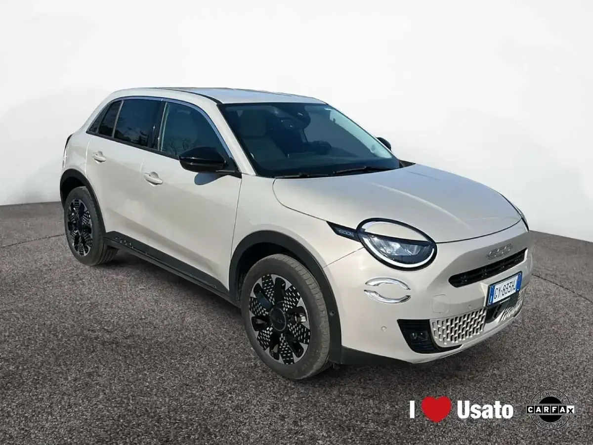 Usata Fiat 600 La Prima 110 CV (80 kW) 2025 Beige SUV