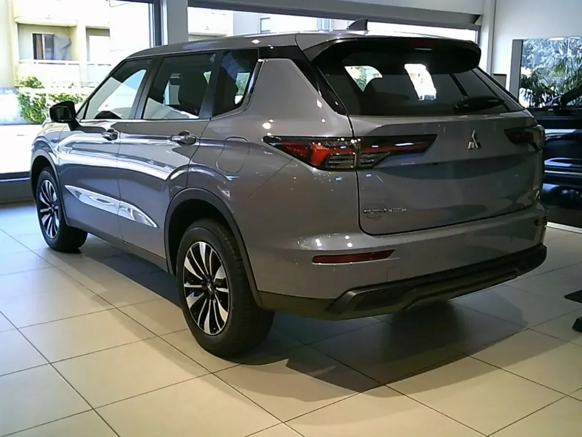 Nuova Mitsubishi Outlander Inform 91 CV (66 kW) 2026 Grigio SUV