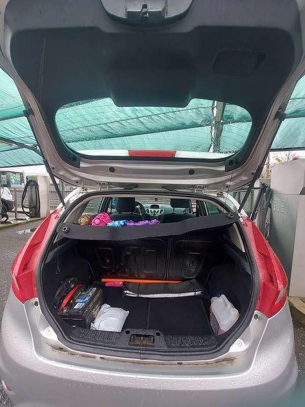 Usata Ford Fiesta Titanium 90 CV (66 kW) 2009 Grigio Berlina