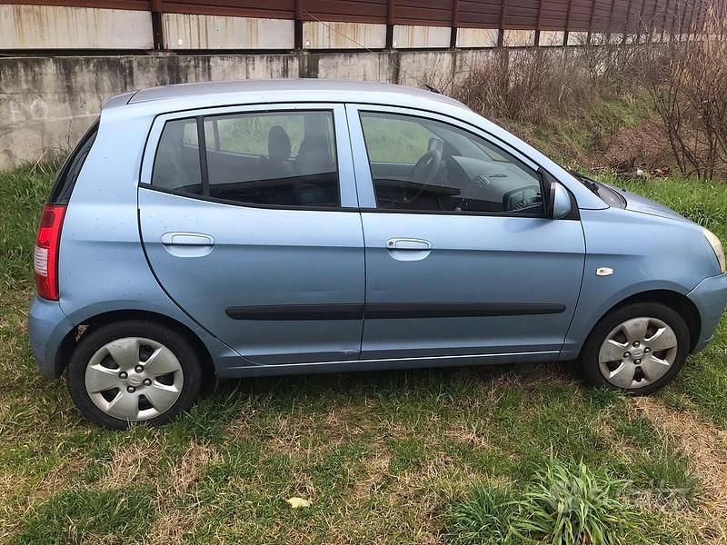 Usata Kia Picanto LX 60 CV (44 kW) 2007 Grigio Utilitaria