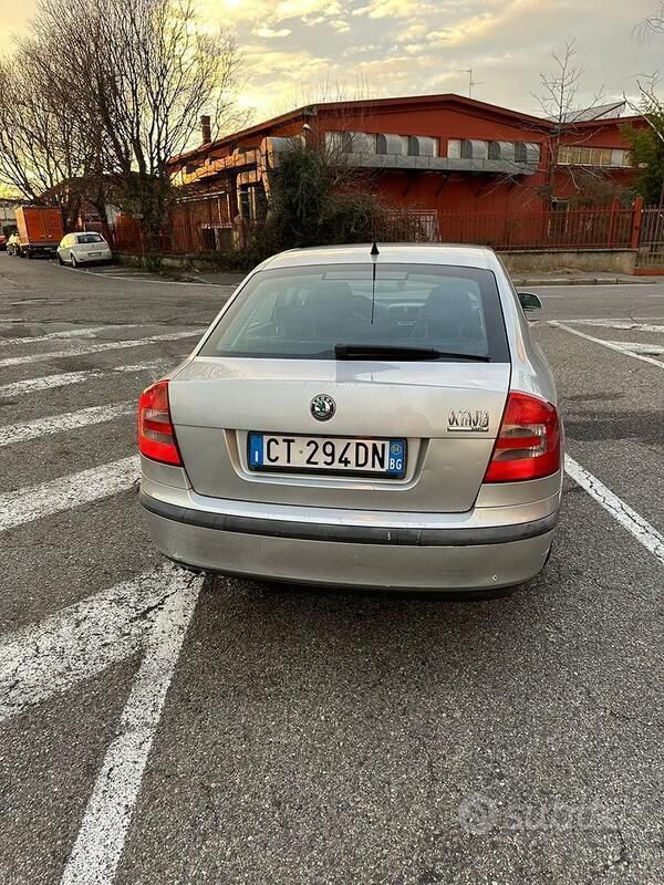 Usata 2004 Skoda Octavia Tre volumi | 2000 € - Immagine 1/4