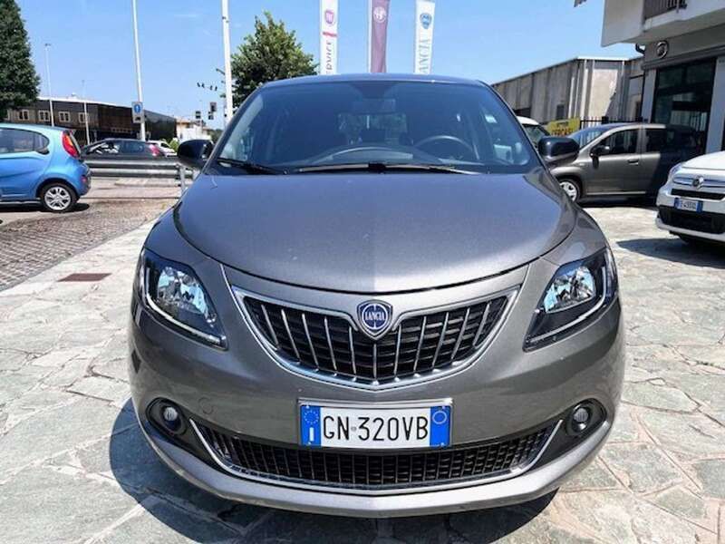 Usata Lancia Ypsilon Gold 69 CV (50 kW) 2023 Grigio pietra Utilitaria