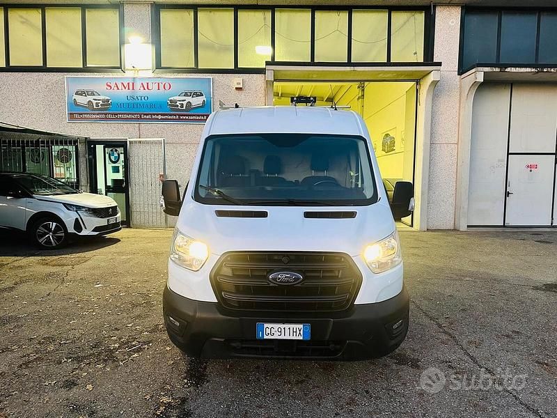 Usado Ford Transit Trend 131 CV (96 kW) 2021 Blanco Berlina