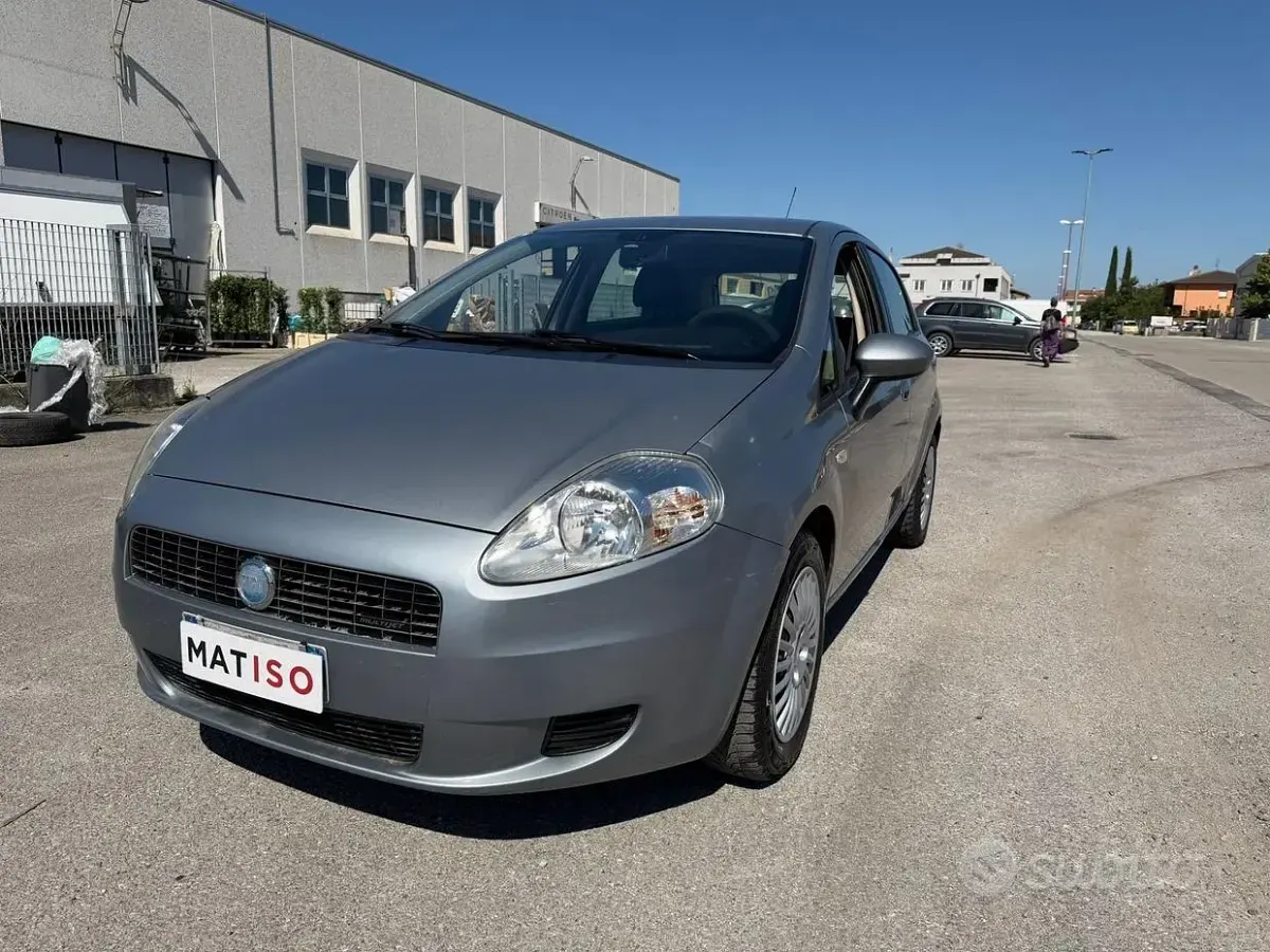 Usata Fiat Grande Punto Emotion 90 CV (66 kW) 2007 Grigio Utilitaria