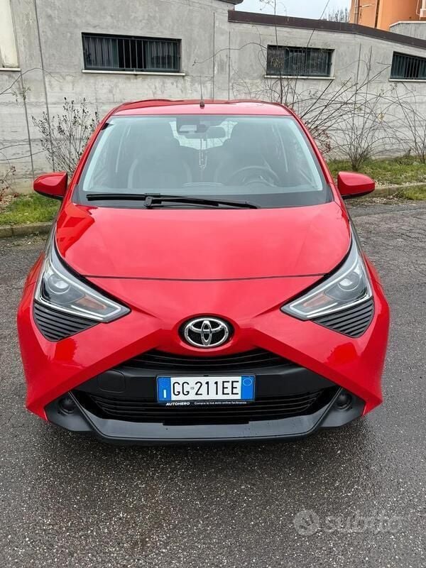 Usata Toyota Aygo 68 CV (50 kW) 2021 Rosso Utilitaria