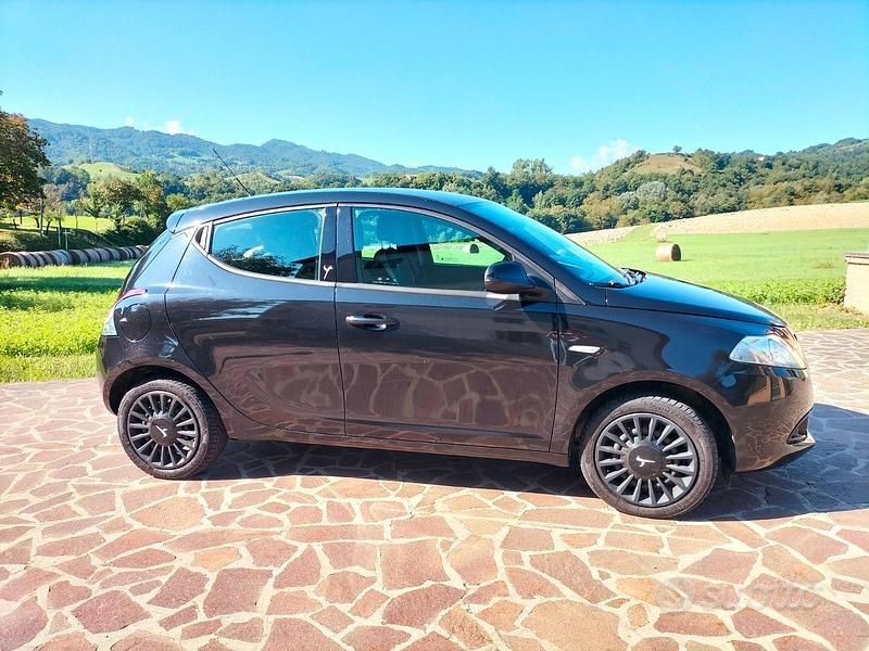 Usata Lancia Ypsilon S 95 CV (69 kW) 2014 Nero Utilitaria