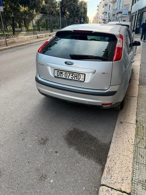 Begagnad Ford Focus 90 HK (66 kW) 2008 Grå Halvkombi