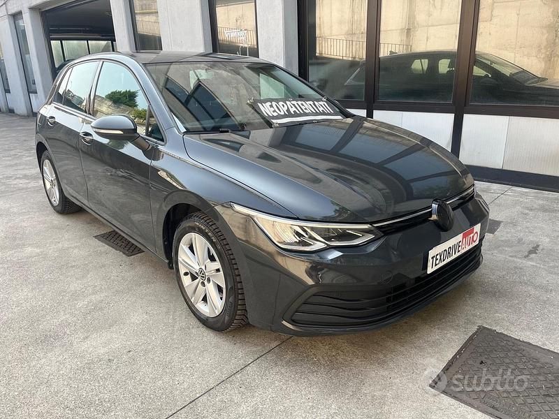 Usata VW Golf VII Life 115 CV (84 kW) 2021 Grigio Utilitaria