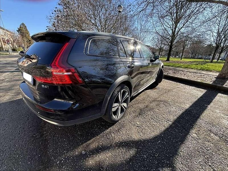 Usata Volvo V60 CC Ultimate 197 CV (144 kW) 2023 Nero Station wagon