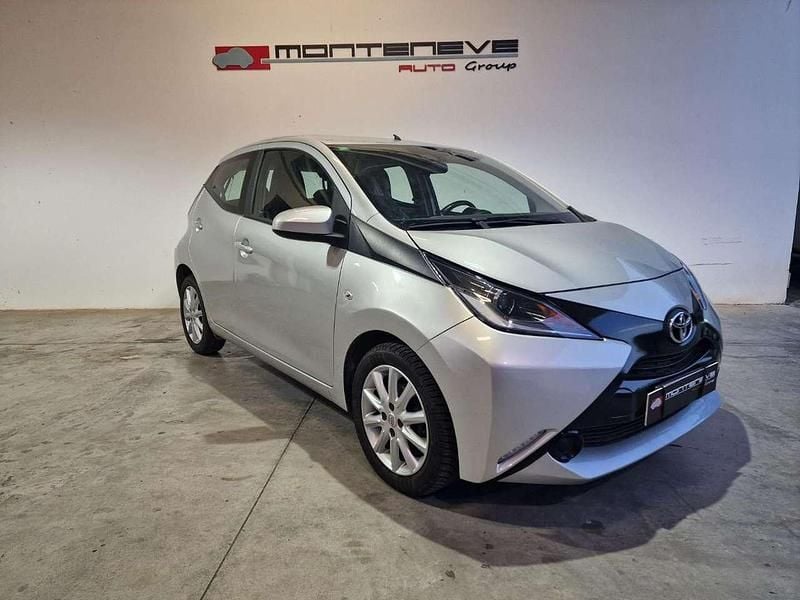 Argento Usata 2017 Toyota Aygo Connect Style Due volumi | 8500 € (Buon prezzo) - Immagine 1/4