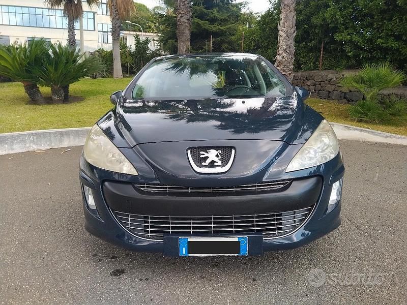 Grigio Usata 2010 Peugeot 308 Sportium Tre volumi | 4500 € (Cara) - Immagine 1/4